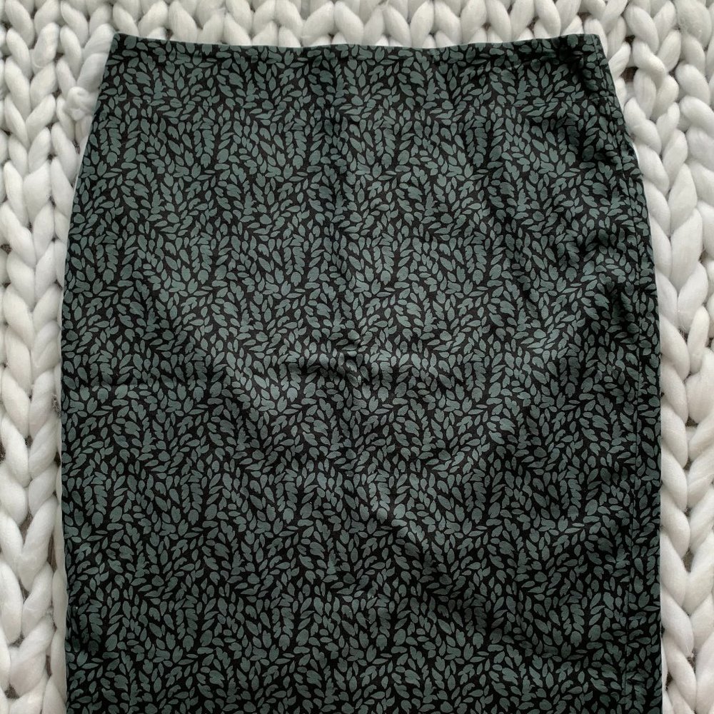 2/$12 3/$15 Loft Leaf Print Black Pencil Skirt